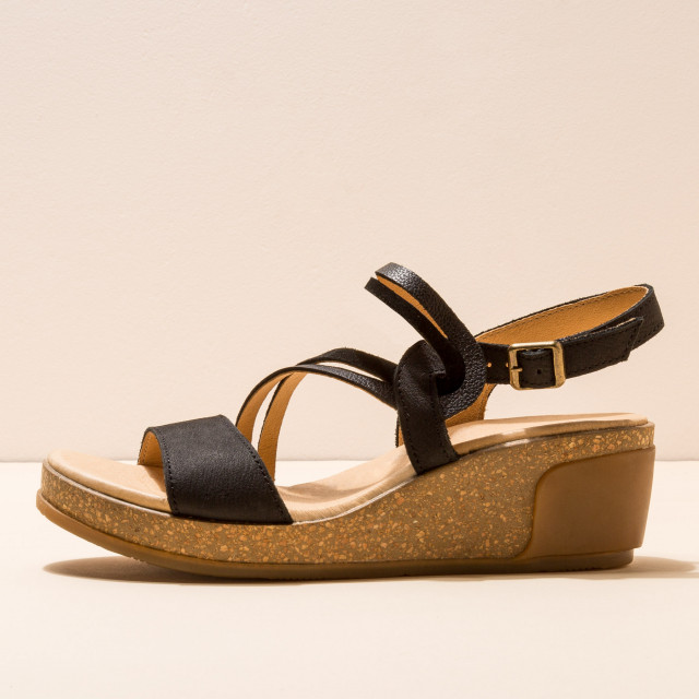 Naturalista sandales top