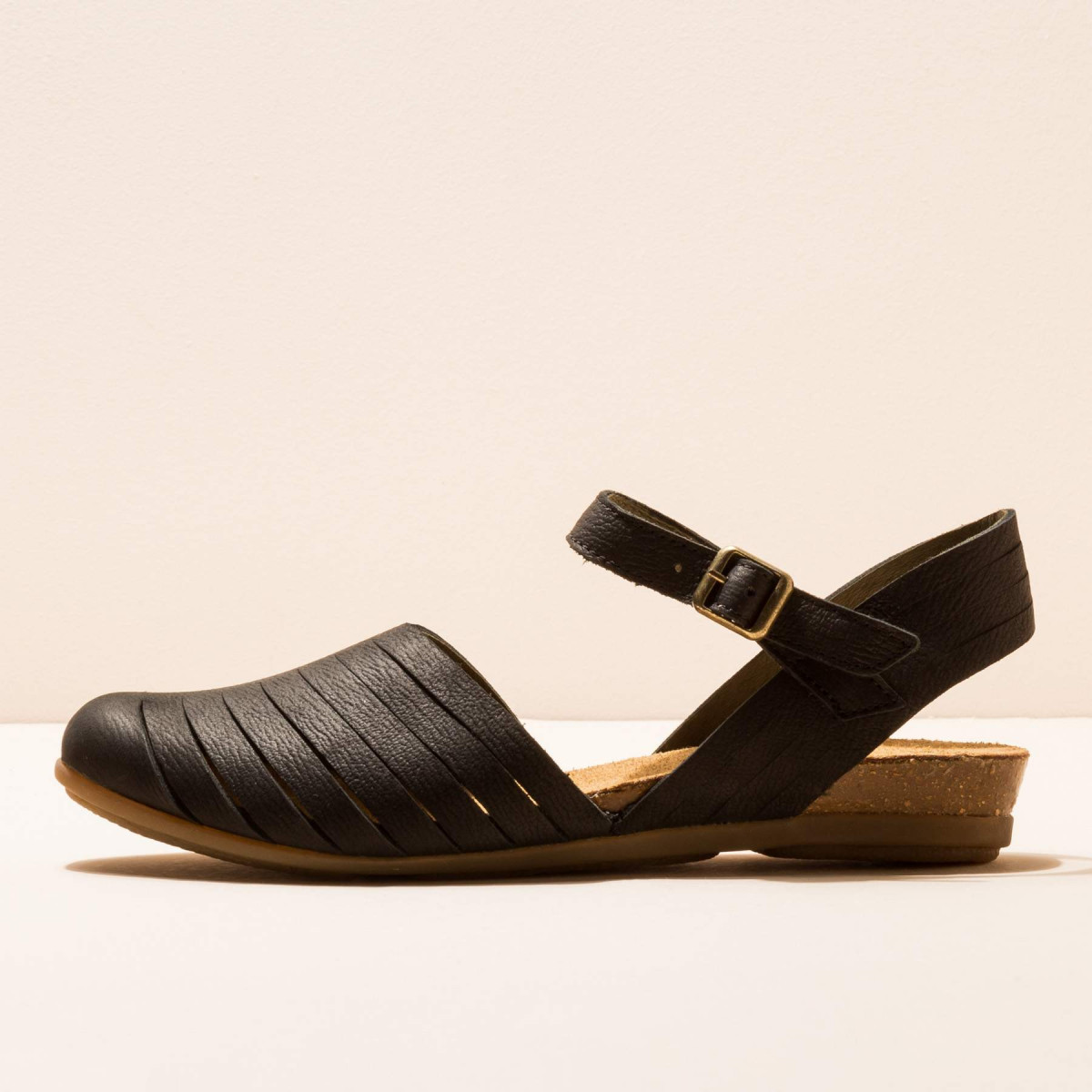 talon fermé noir