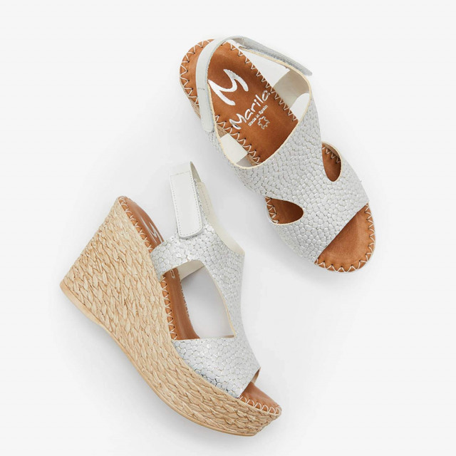 Sandales confortables compensées en cuir grainé et motifs incrustés - Blanc - Marila