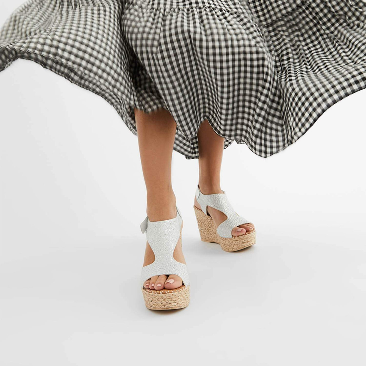 Sandales confortables compensées en cuir grainé et motifs incrustés - Blanc - Marila