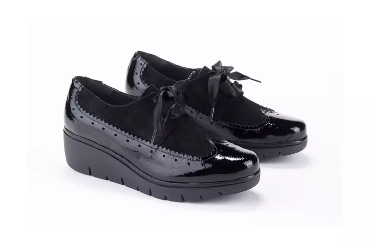 Chaussures compensées à lacets en cuir verni et daim - Noir - Lince