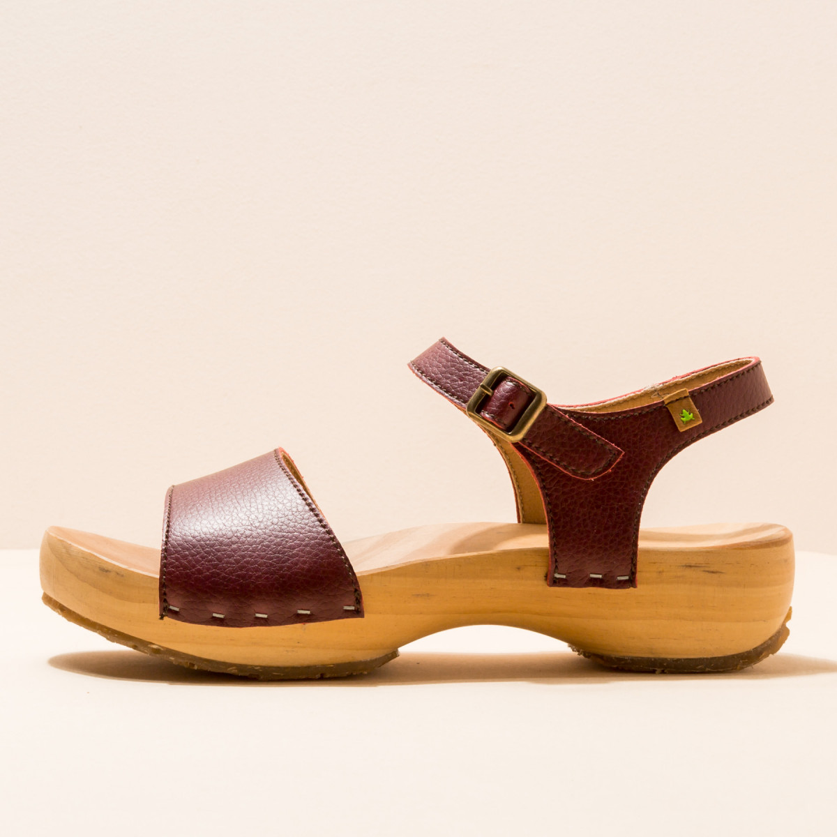 Sandales confortables véganes à plateforme en bois de pin naturel - Bordeaux - El naturalista