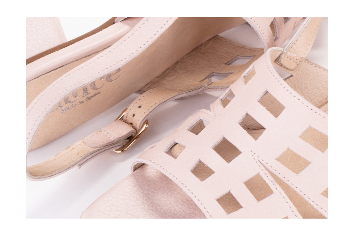 Sandales à petit talon en cuir à perforations carrées - Beige - Lince