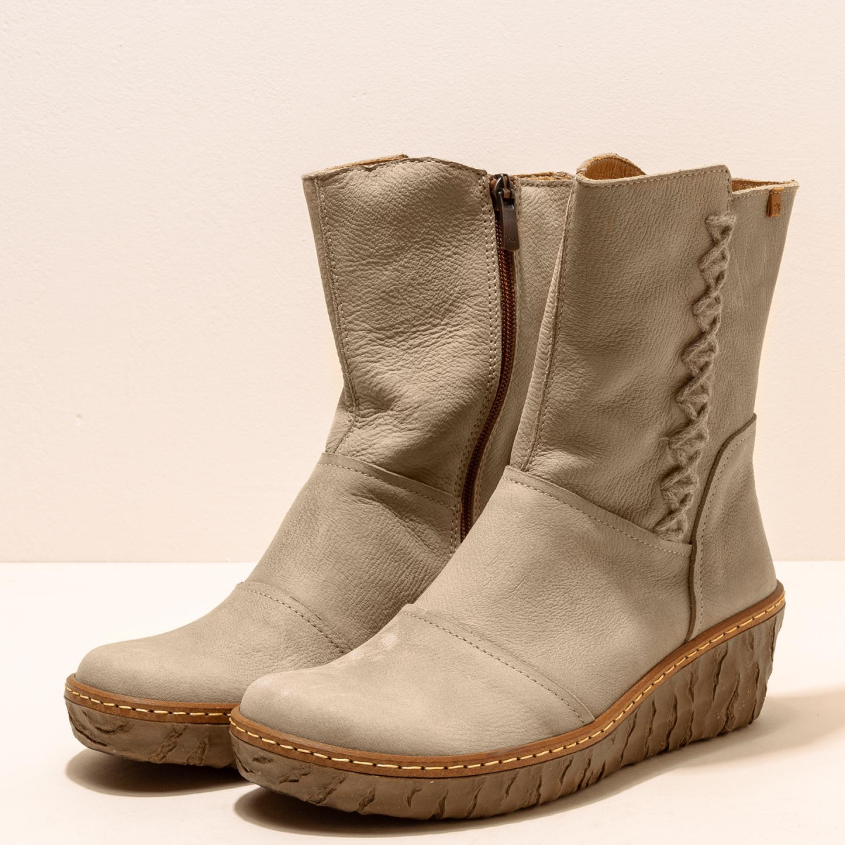 Bottines compensées brodées à la main - Beige - El naturalista