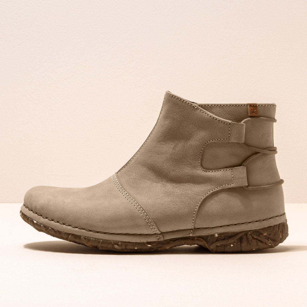 Bottines plates en cuir brossé - Beige - El naturalista