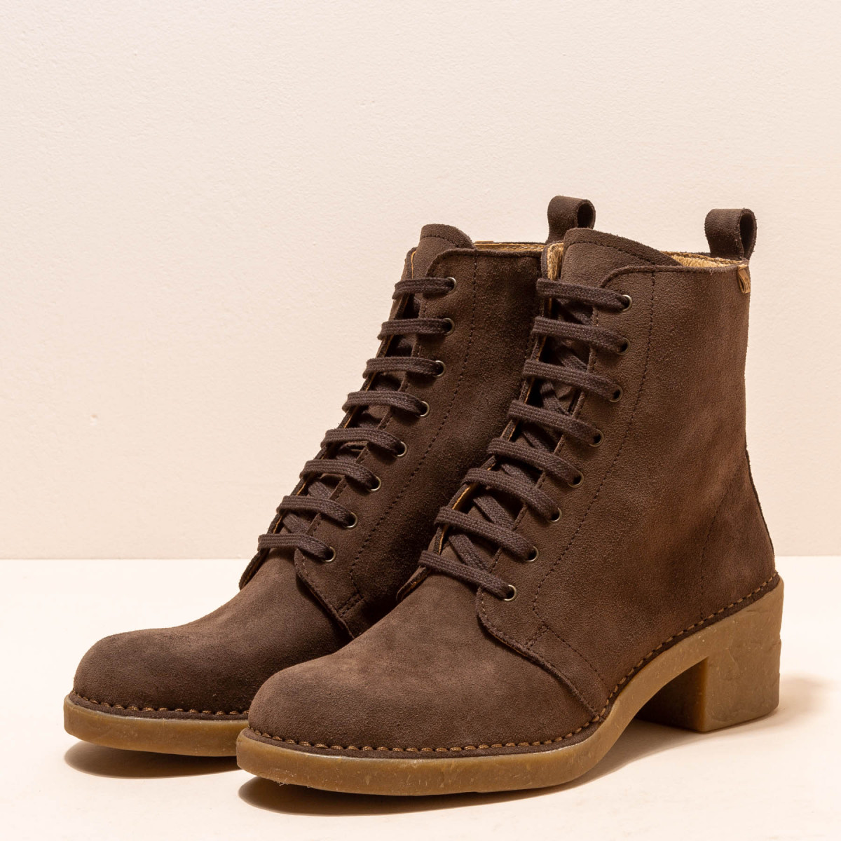 Bottines à talon et lacets en cuir suédé - Marron - El naturalista