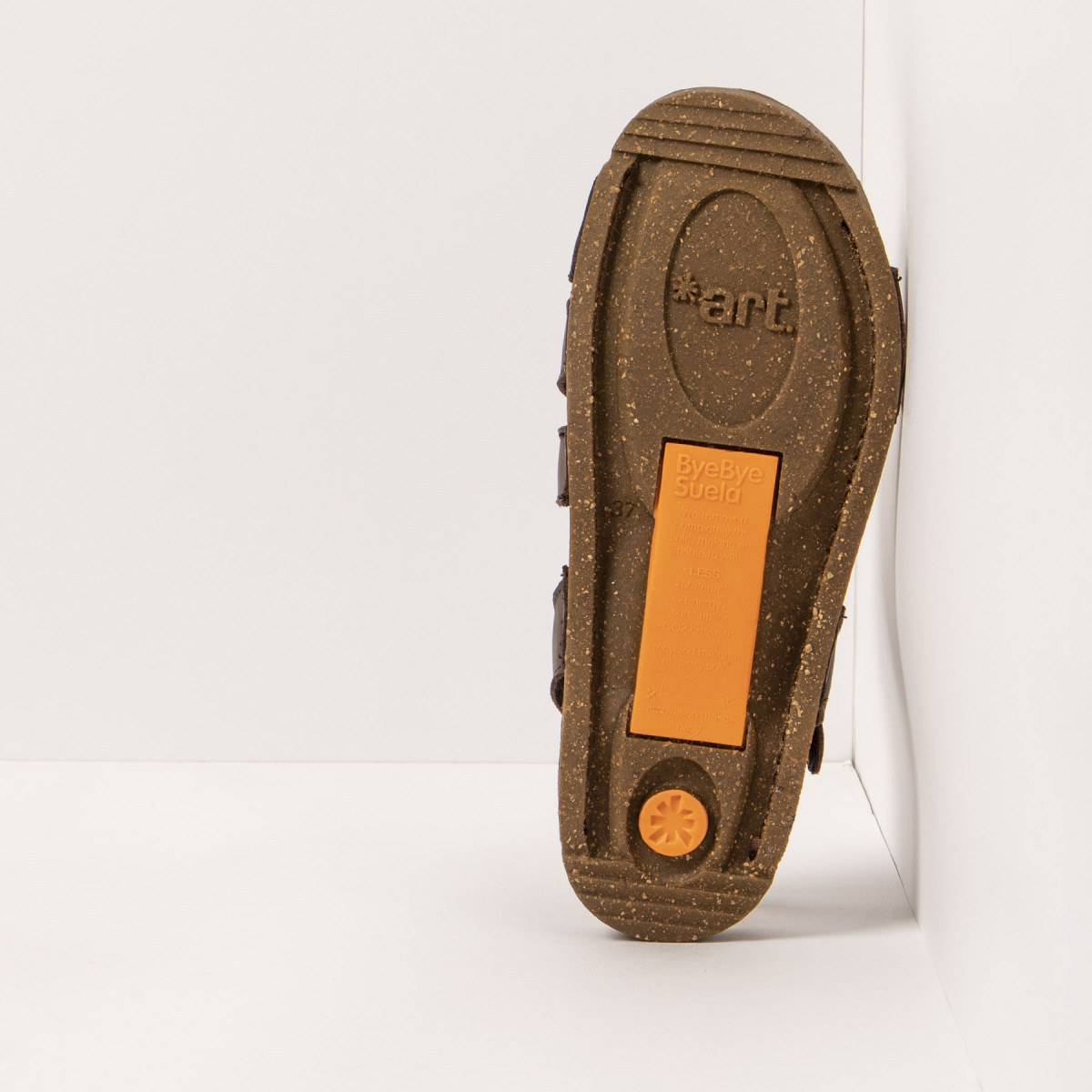 Sandales plates en cuir à semelles recyclées - Marron - art