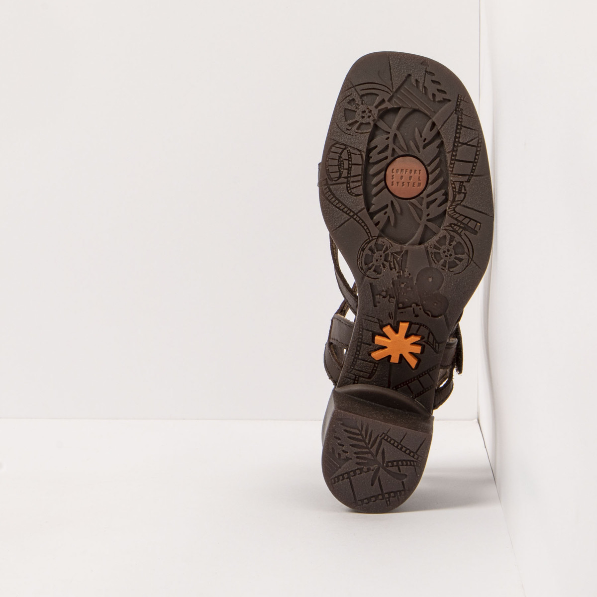 Sandales à talon bottier type tongs - Marron - art