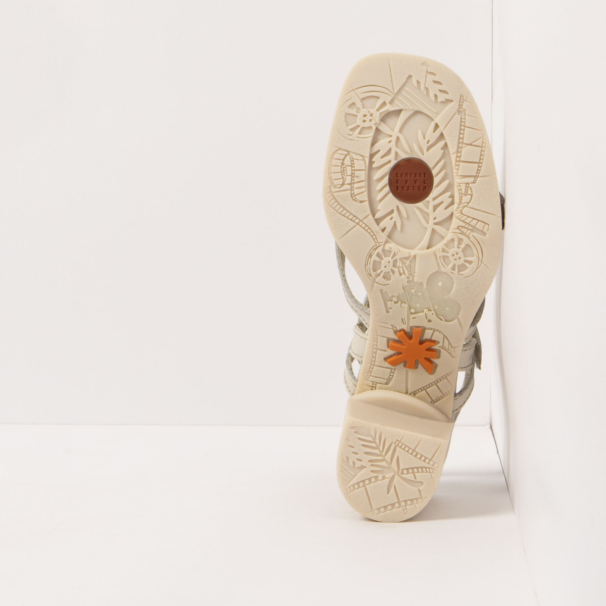 Sandales à talon bottier type tongs - Beige - art