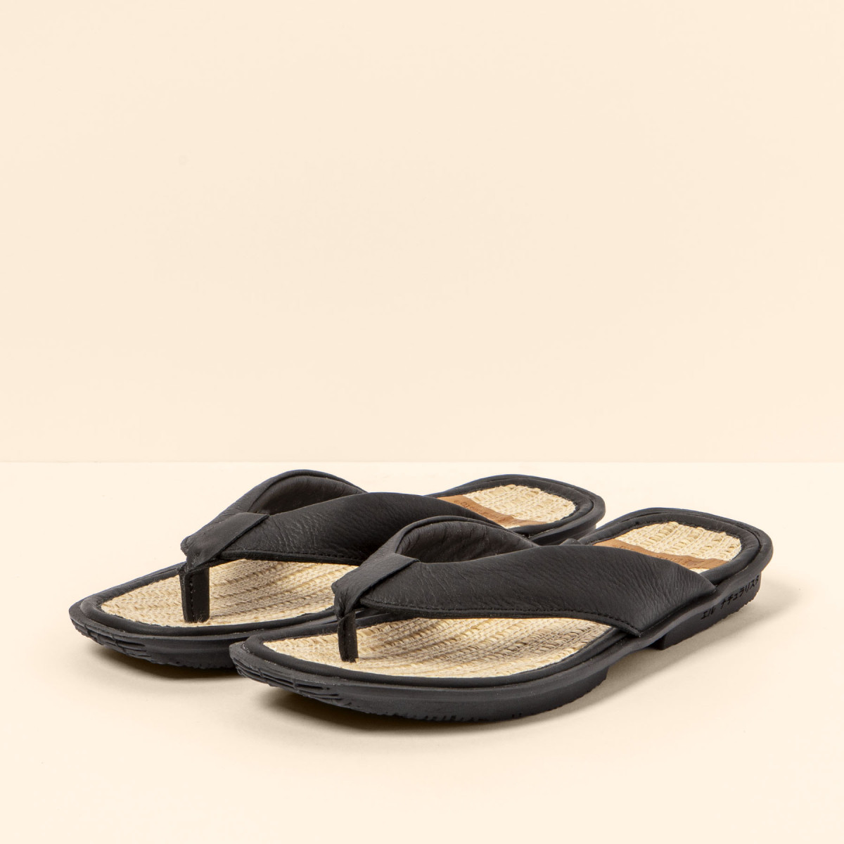 Tongs en cuir talon plat - Noir - El naturalista