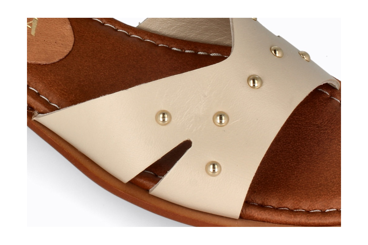 Sandales confortables à petit talon en cuir - Beige - Lince