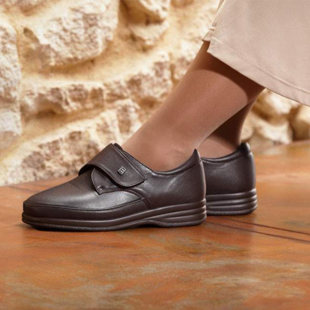 Chaussures pieds larges femme confortables